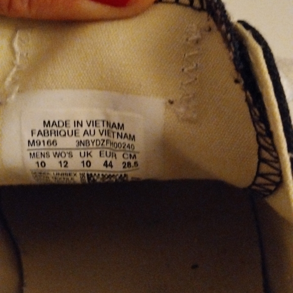 Converse tennis shoes - Picture 4 of 4